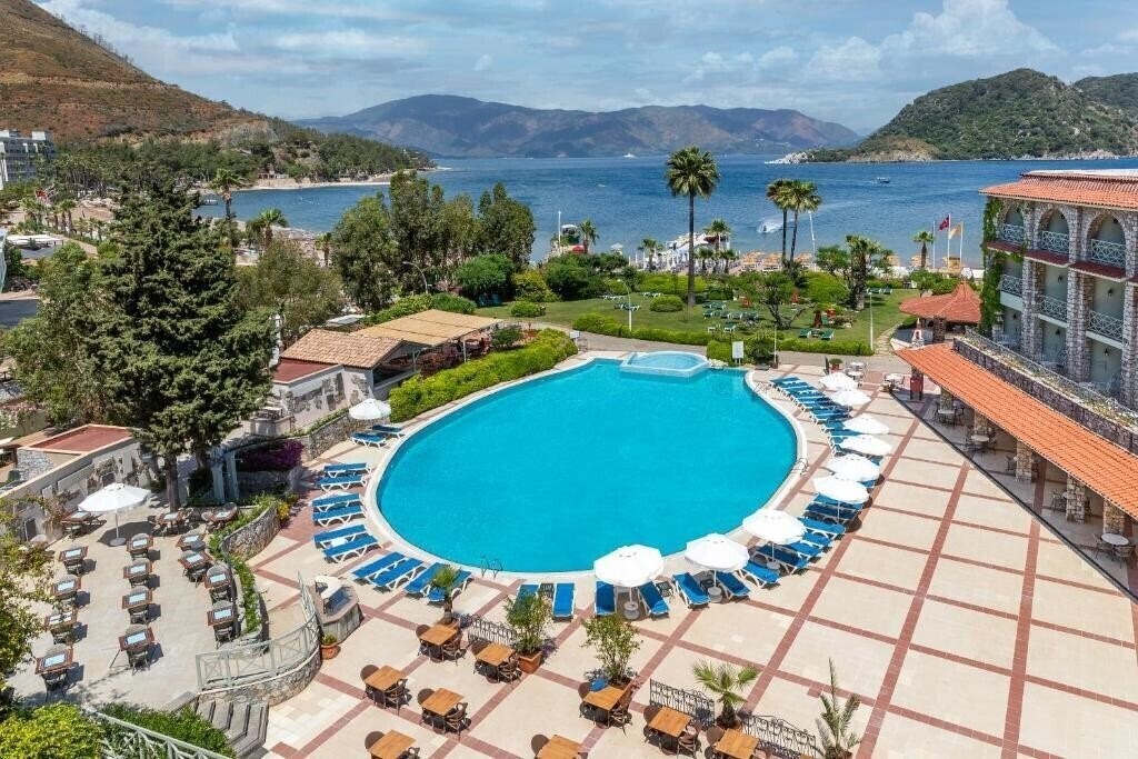 Отель Marti La Perla Hotel 4*