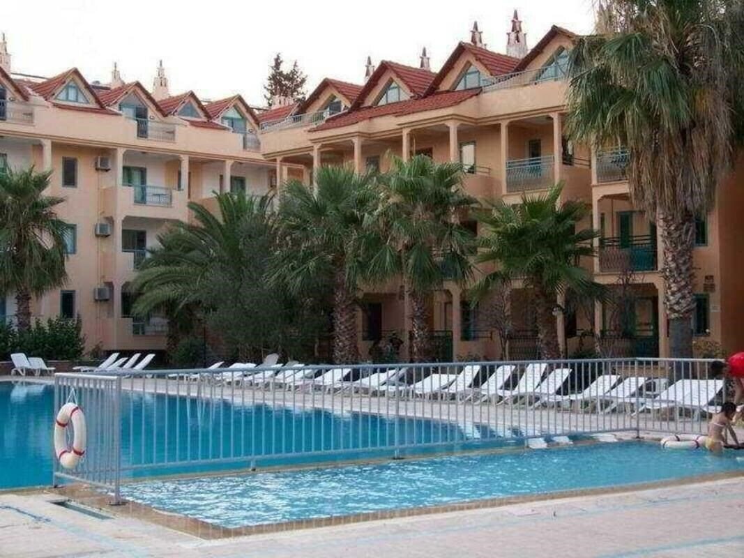 Отель Club Caprice Suites 3*