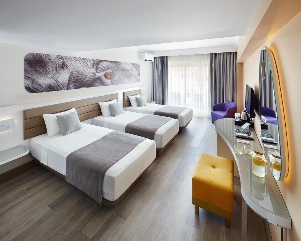 Отель Lalila Blue Suites 5*