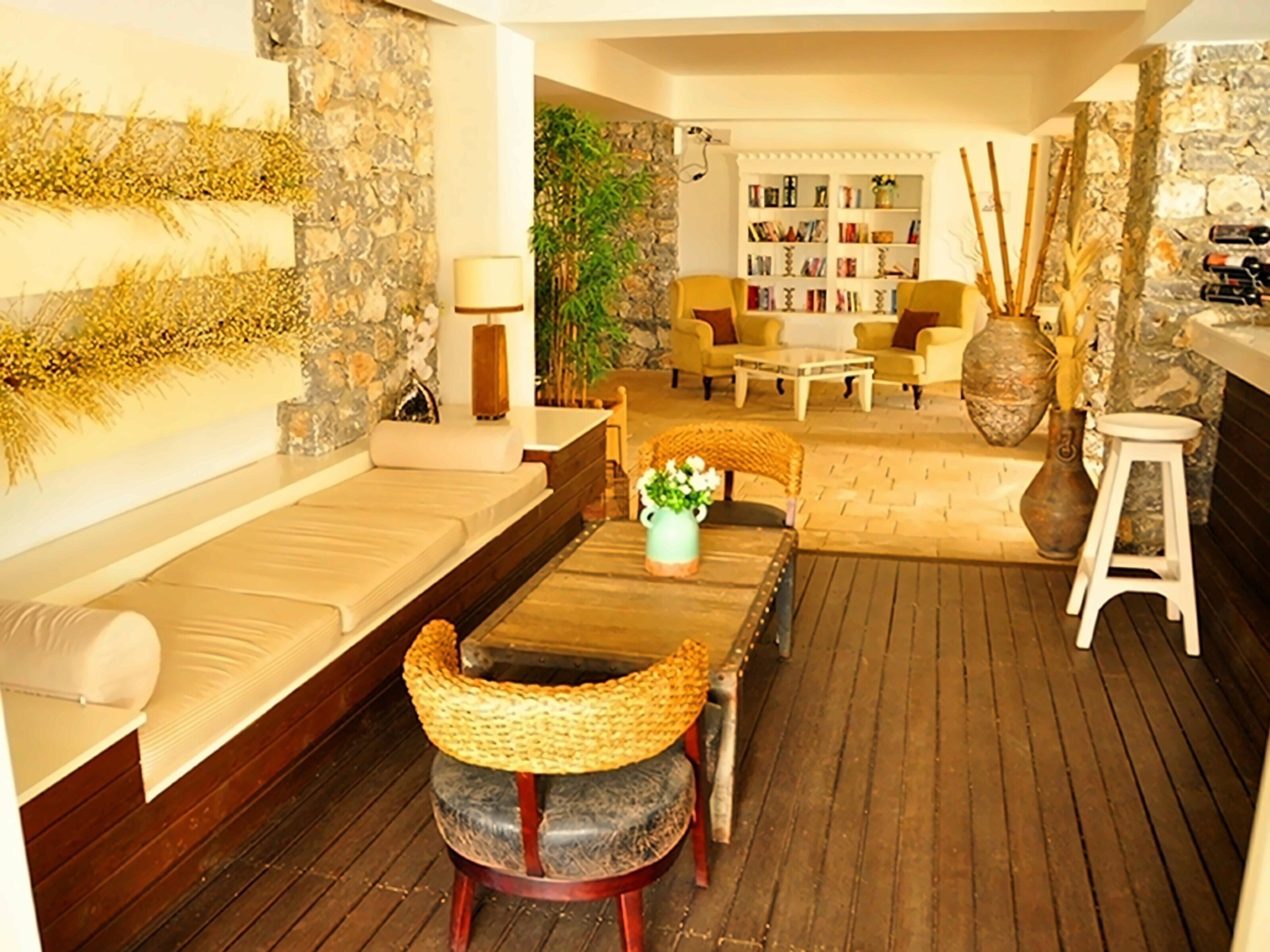 Фотографія Casa Blanca Beach Hotel 3*