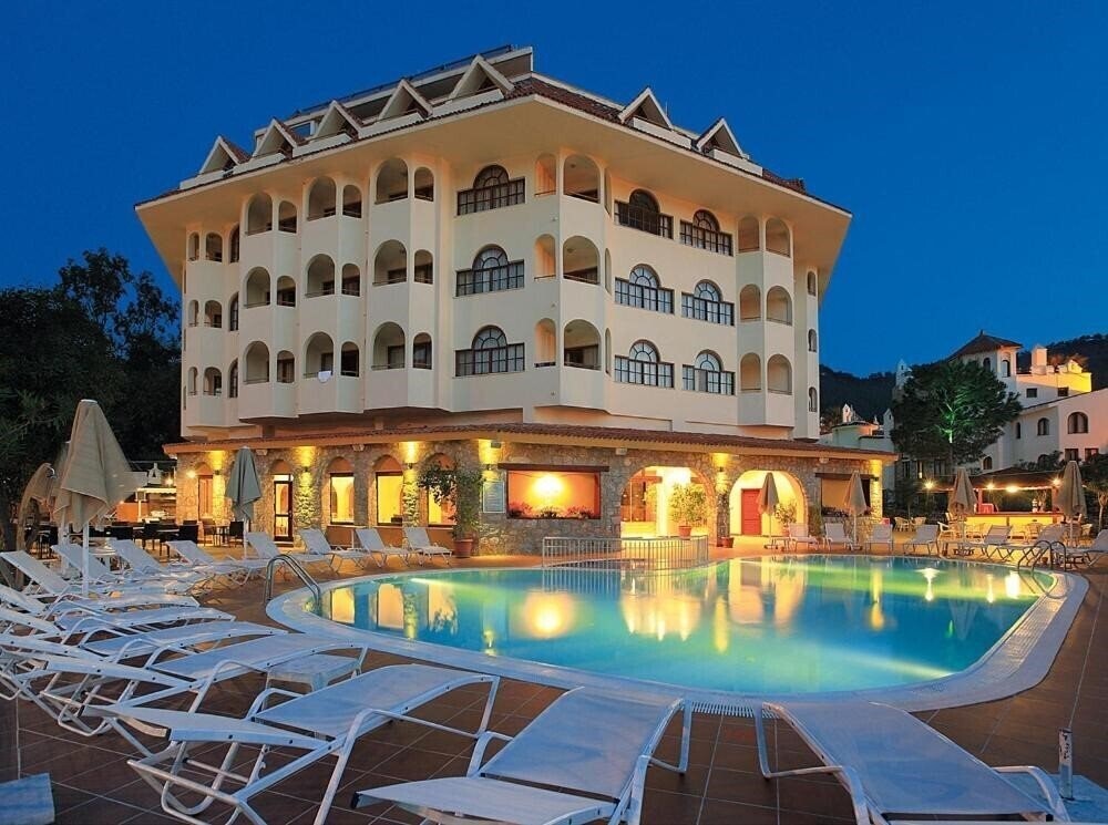 Готель Fortuna Beach Hotel 4*