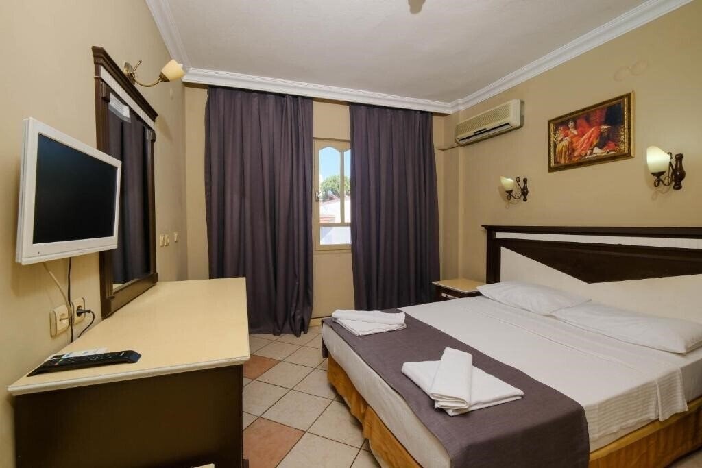 Фото Club Selen Hotel Icmeler 3*