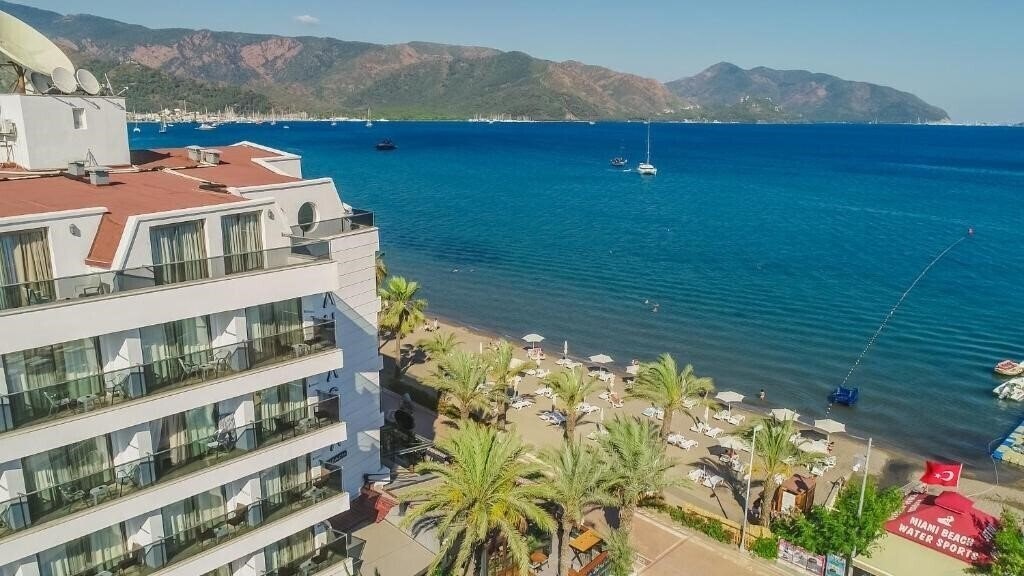 Готель Aurasia Beach Hotel 3*