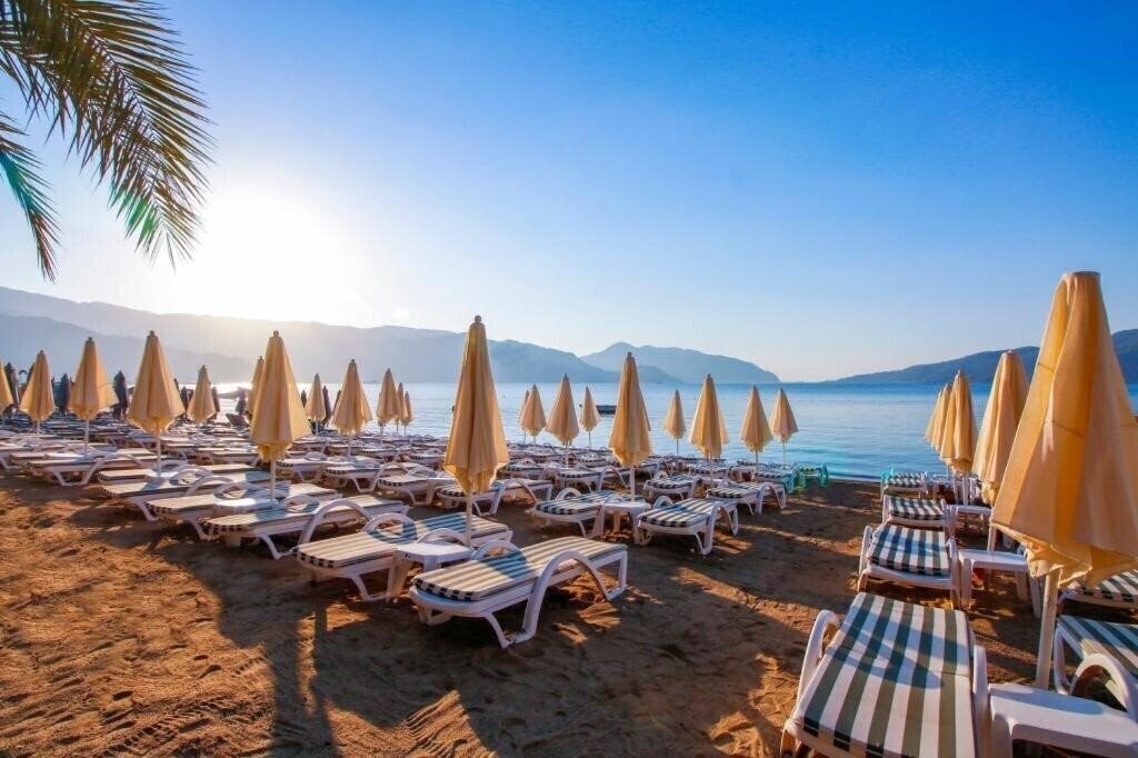 Фото Aurasia Beach Hotel 3*