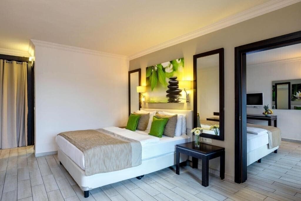 Фото Marmaris Bay Resort by MP Hotels 5*