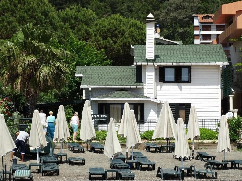 Отель Beachwood Villas 3*