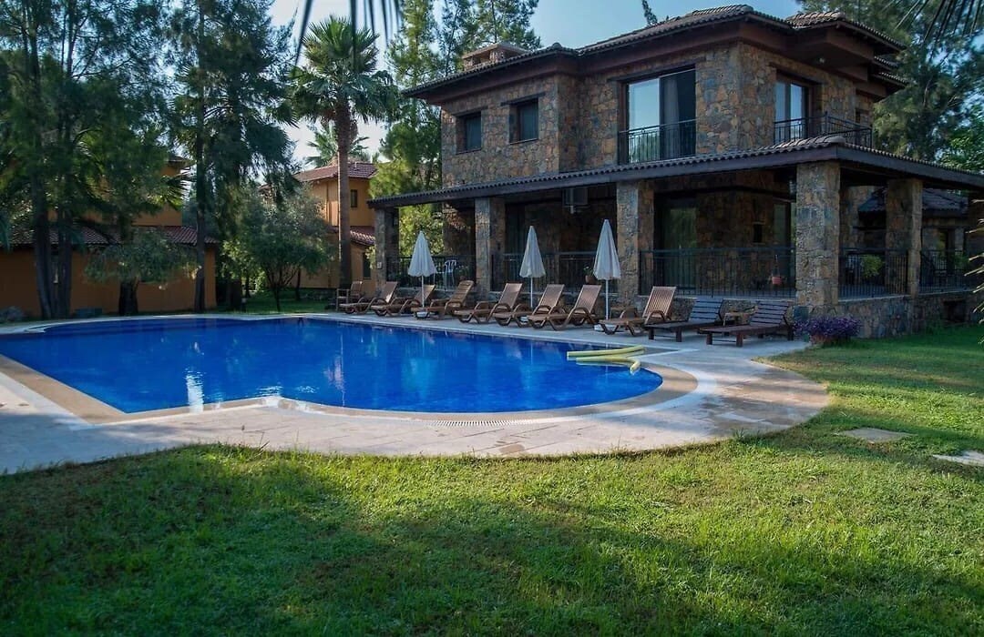 Картинка Holiday Calbis 3*