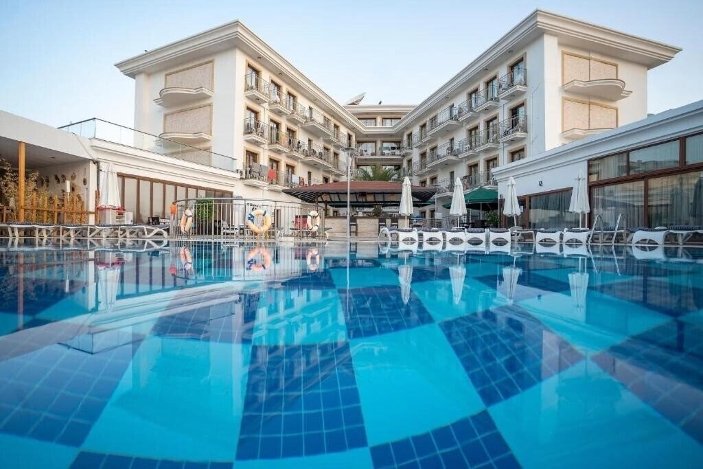 Отель Pasa Garden Beach Hotel 4*