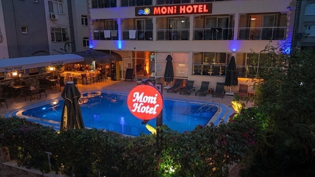 Готель Moni Hotel 2*