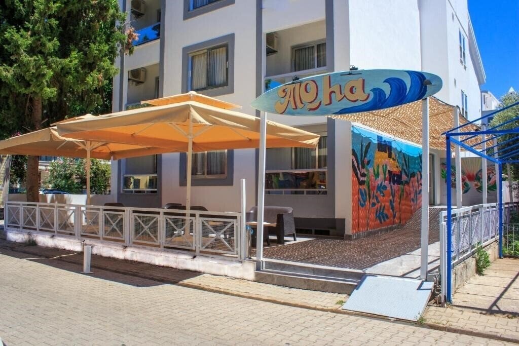 Готель Aloha Suites Mediterranean Houses 3*