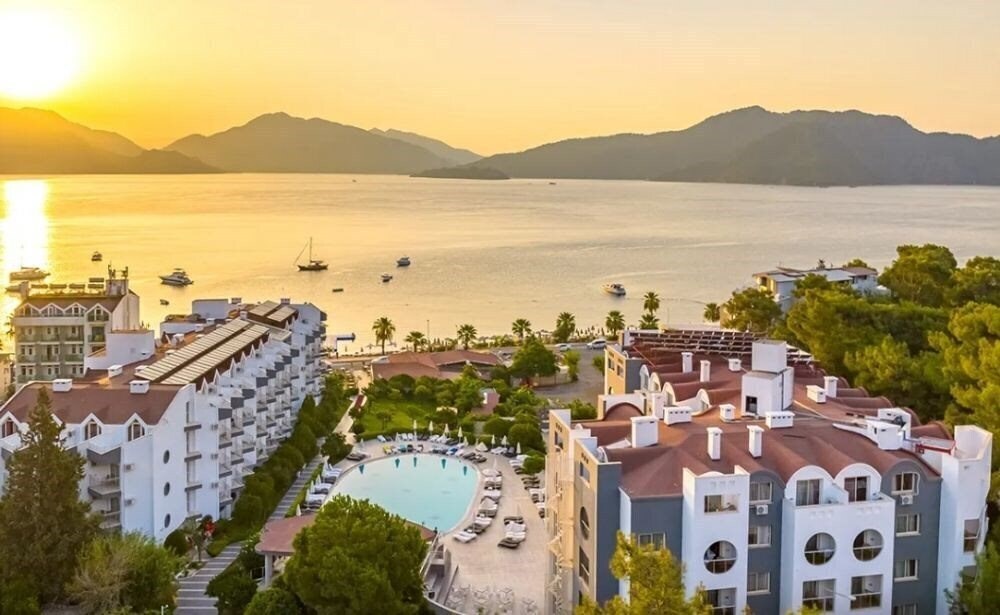 Отель Caprice Beach Hotel (ex. Luna Beach Deluxe Hotel ) 4*