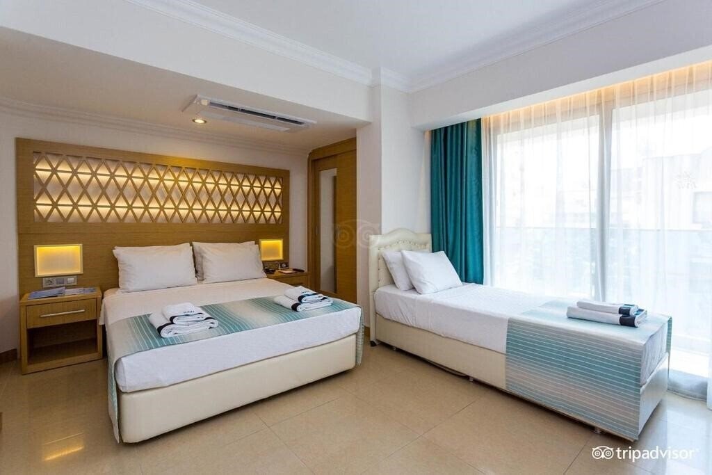 Фотографія Aurasia Deluxe Hotel (ex. Aurasia Design, JDW Design Hotel, JDW Luxury Dizayn Hotel, Jan de Witt Hotel) 3*
