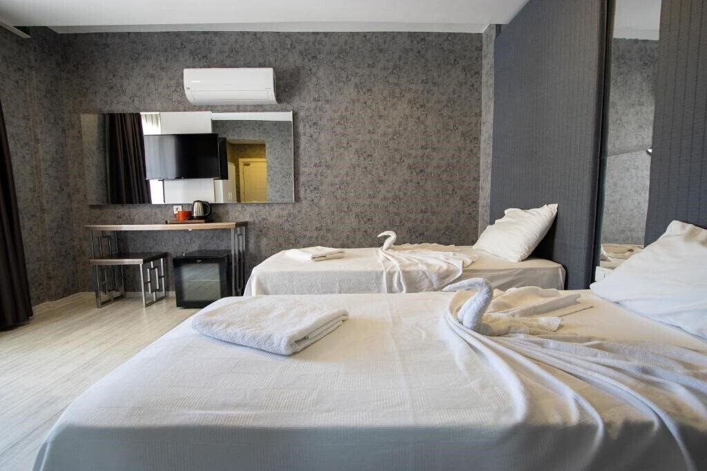 Фото Emilia Hotel 3*