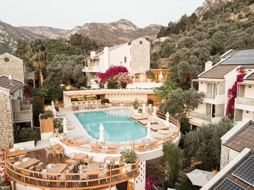 Готель Pilos Suites 4*