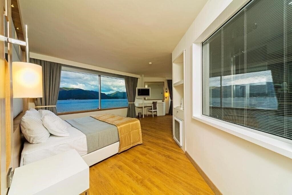 Готель Poseidon Hotel 4*