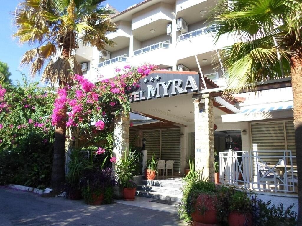 Отель Myra 3*