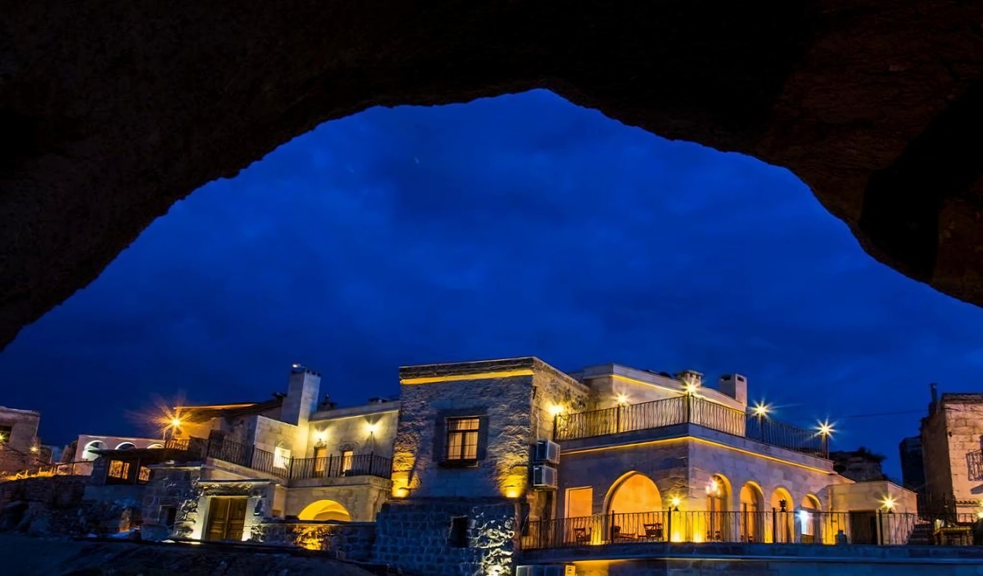 Фото Caldera Cave Hotel Special Category 3*
