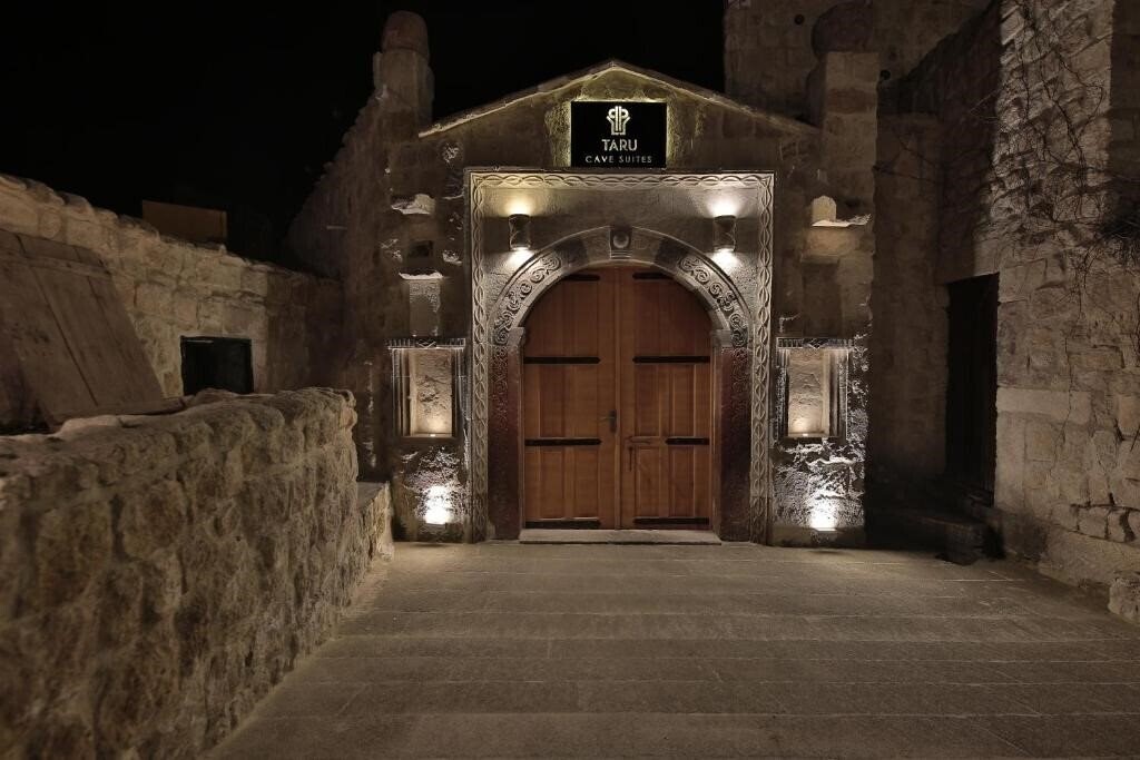 Отель Taru Cave Suites S-Class 3*