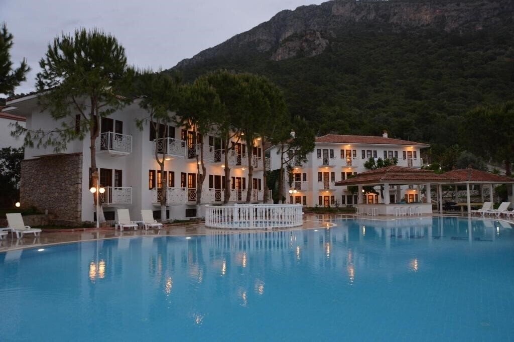 Отель White Hotel 3*