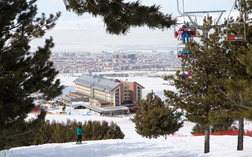 Отель Sway Hotels 5*