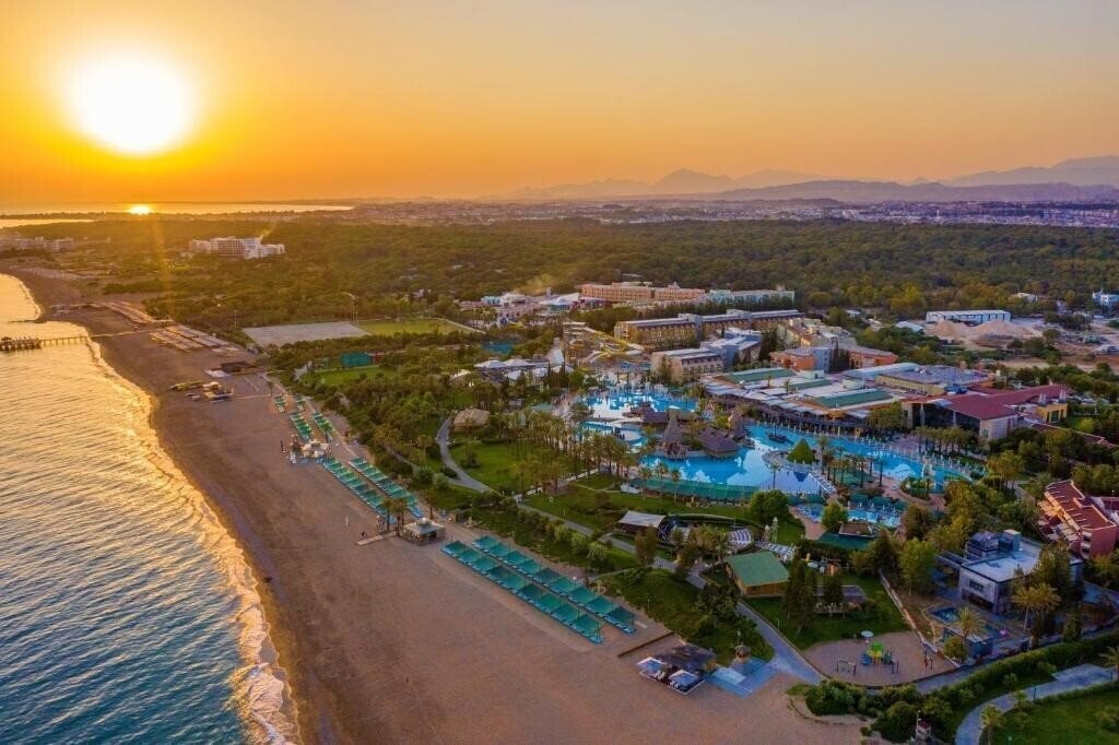 Готель AQI Pegasos World 4*