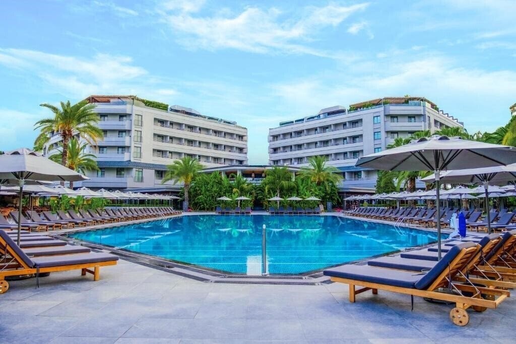 Готель Miramare Beach Hotel 5*