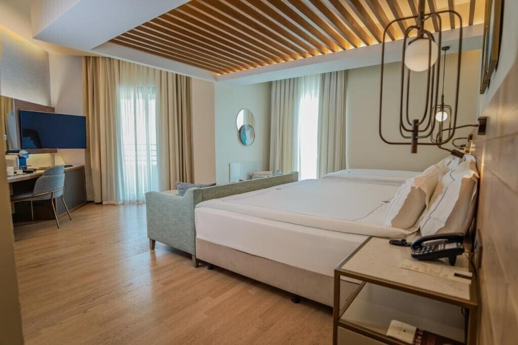 Фотографія Miramare Beach Hotel 5*
