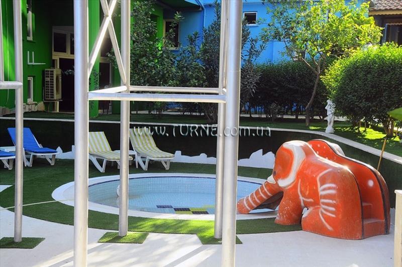 Готель Rainbow Castle Hotel 3*