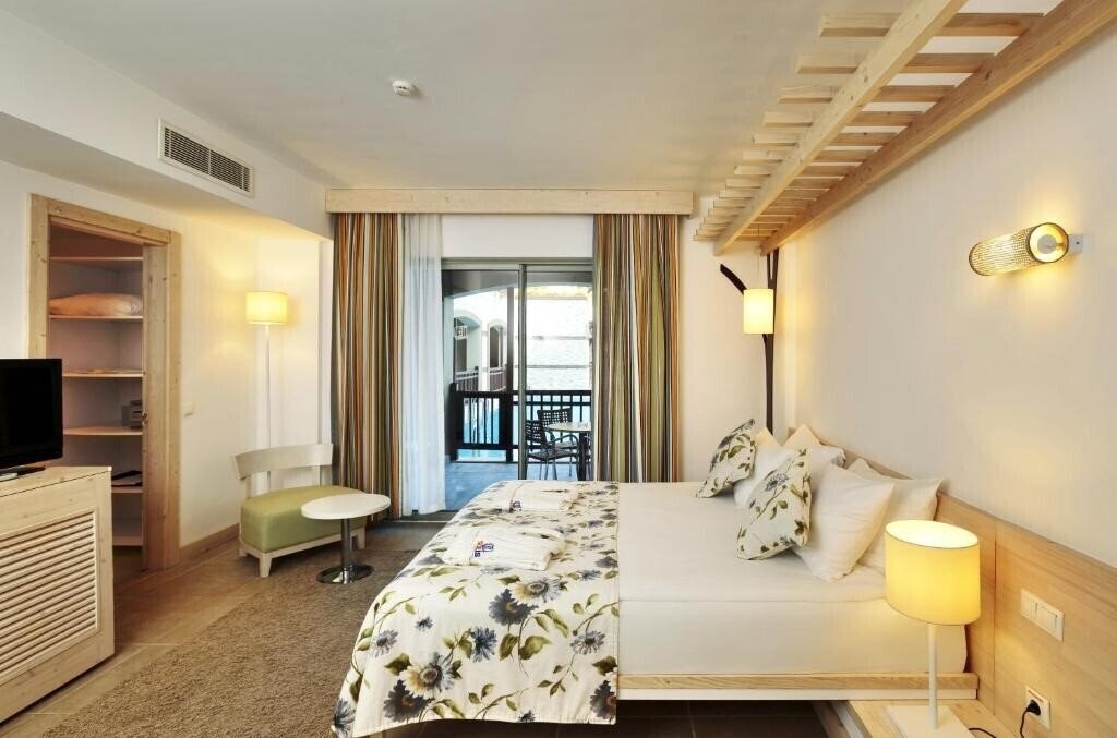 Фото Sunis Kumkoy Beach Resort & SPA 5*