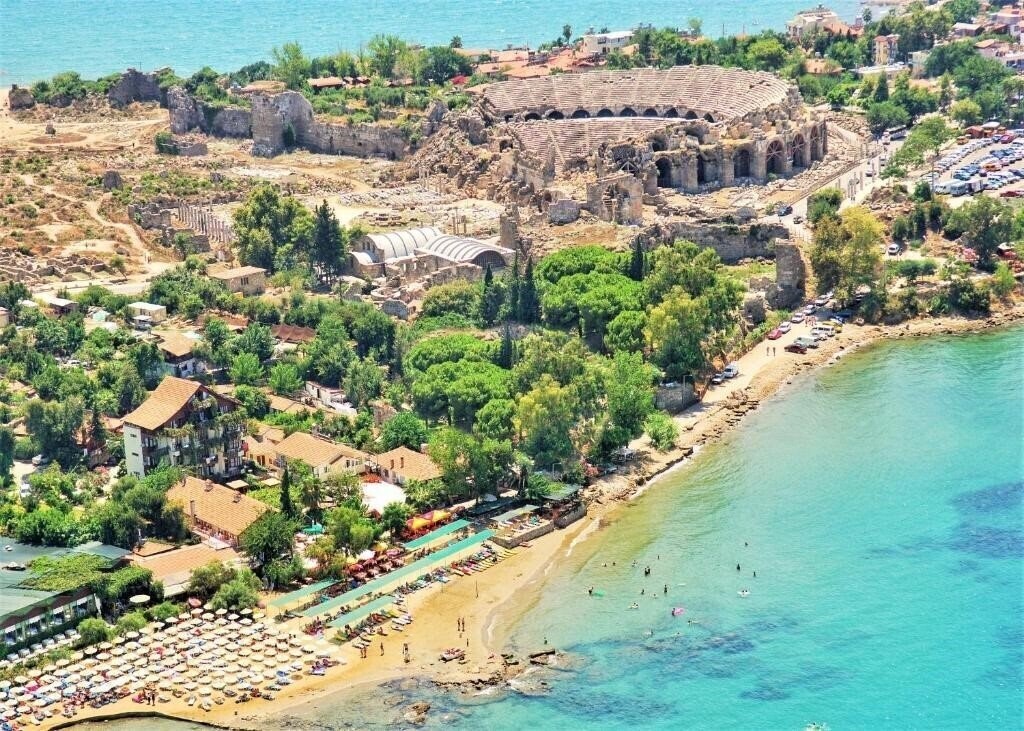 Готель Leda Beach Hotel 3*