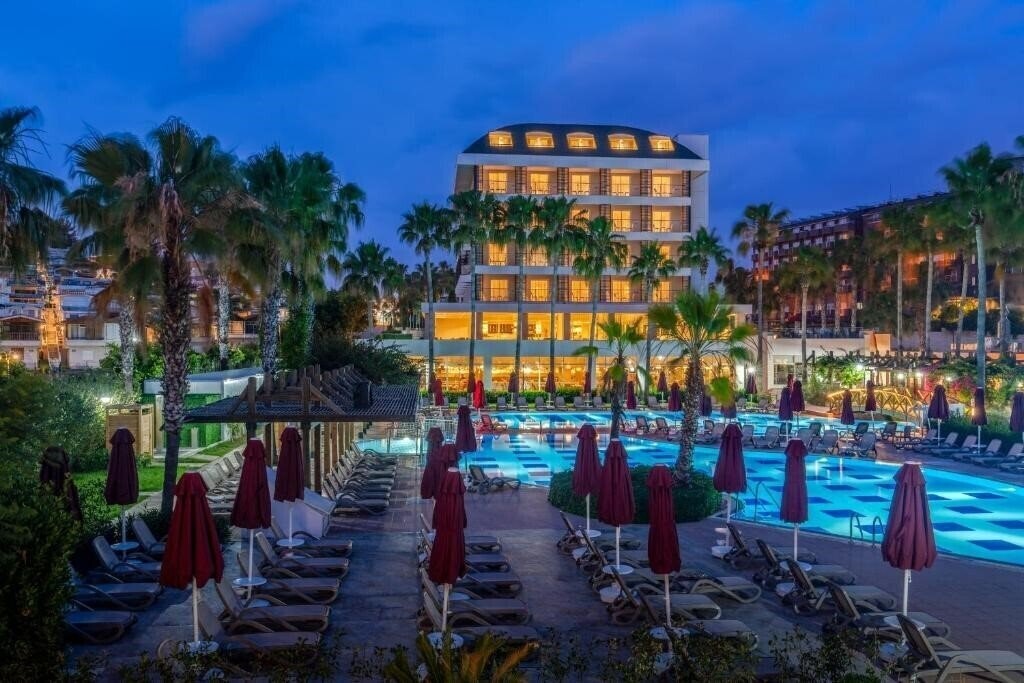 Готель Trendy Palm Beach 5*