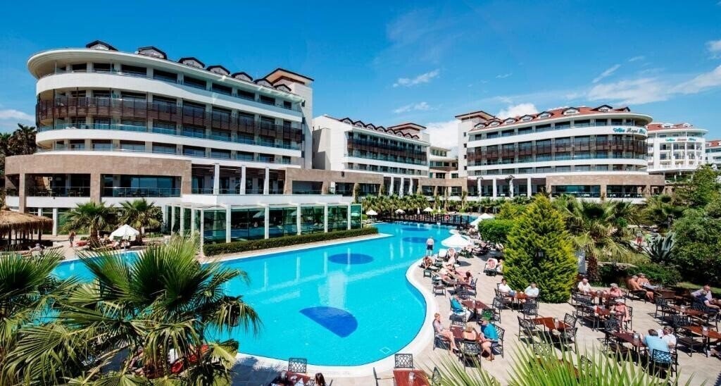 Отель Alba Royal Hotel 5*
