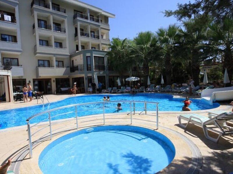 Готель Hera Beach Hotel 3*