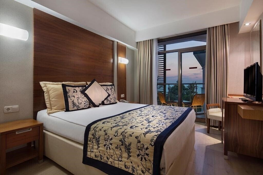 Фотографія Trendy Side Beach 4*