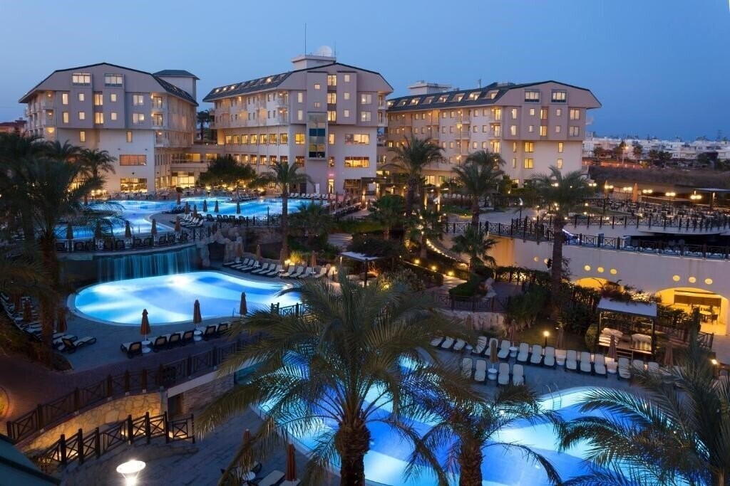 Готель Novum Garden Side 5*