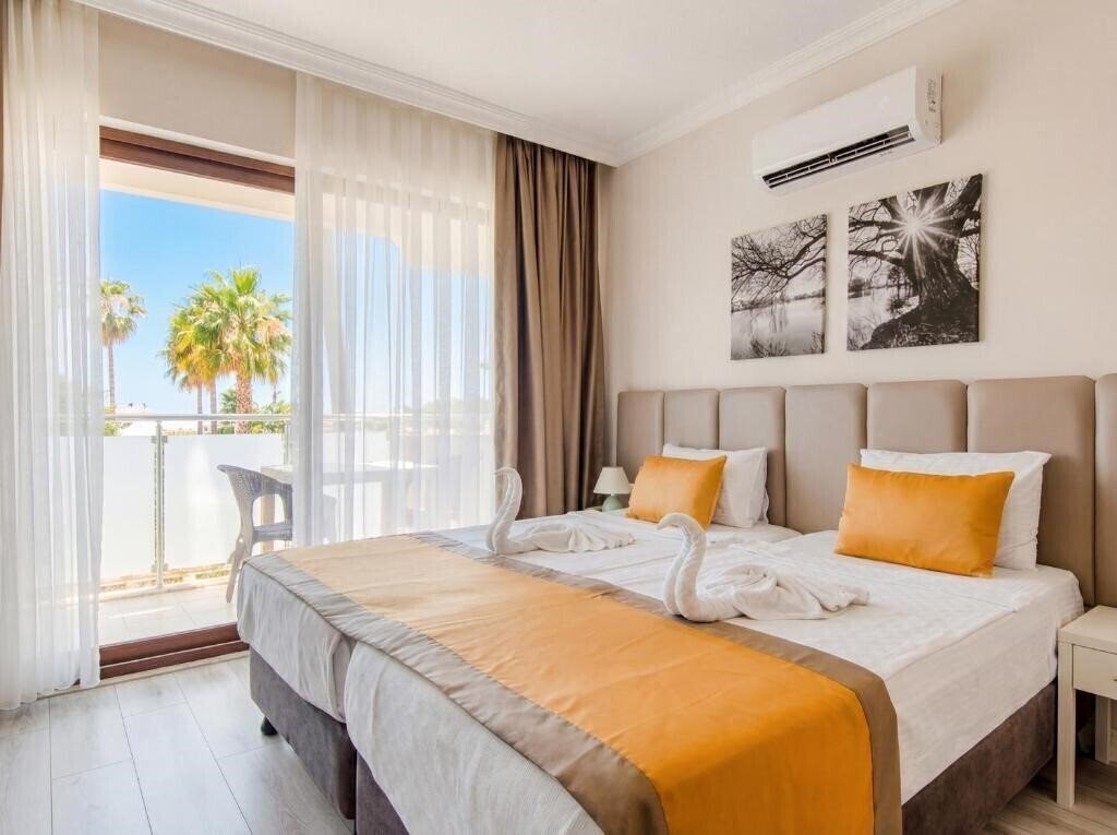 Готель Tropic Beach Club Hotel 3*