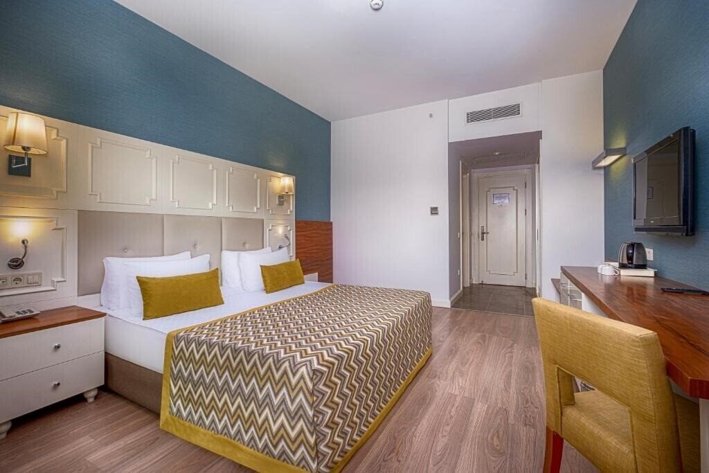 Фотографія Well Palace Side (ex. Side Crown Charm Palace Hotel) 5*