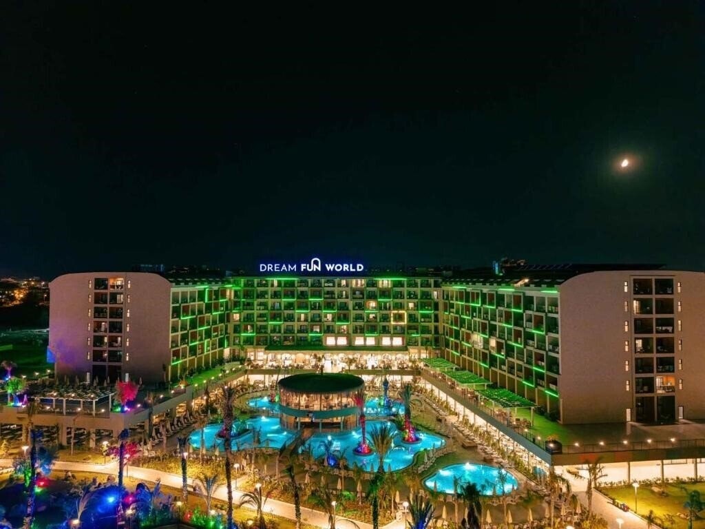 Готель Dream Fun World 5*