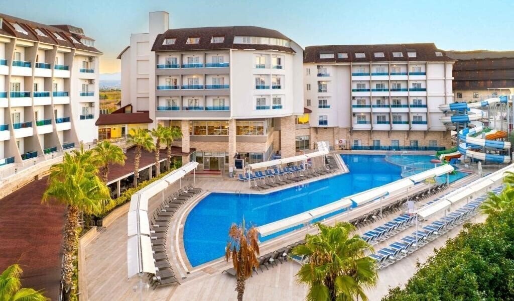 Готель Ramada Resort by Wyndham Side 5*