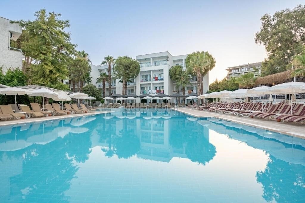 Готель Sunrise Beach Side (ex. Larissa Beach Club Hotel, Side Nusso Beach Club, Marvida Hotel Side Beach) 4*