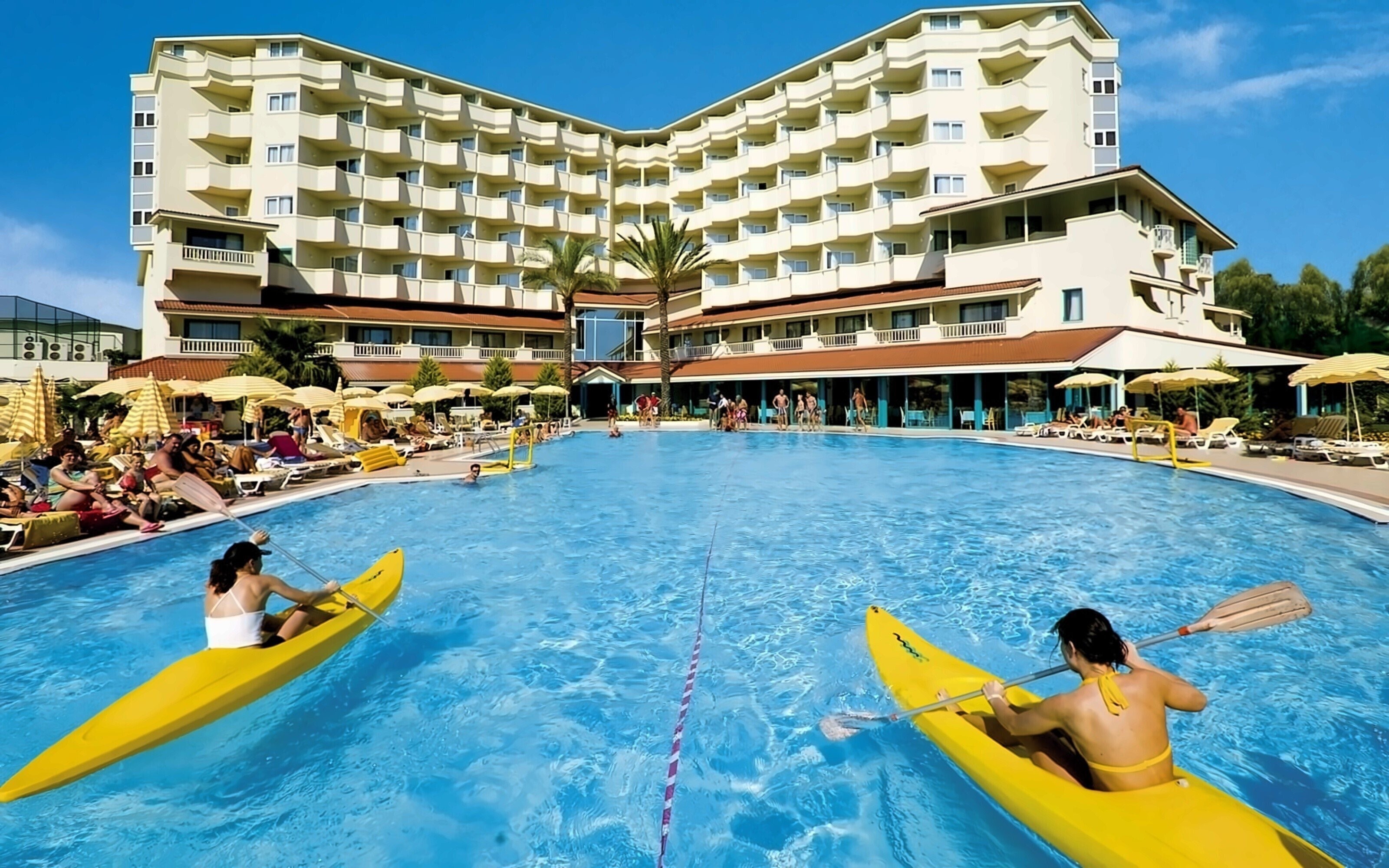 Готель Febeach Hotel 4*