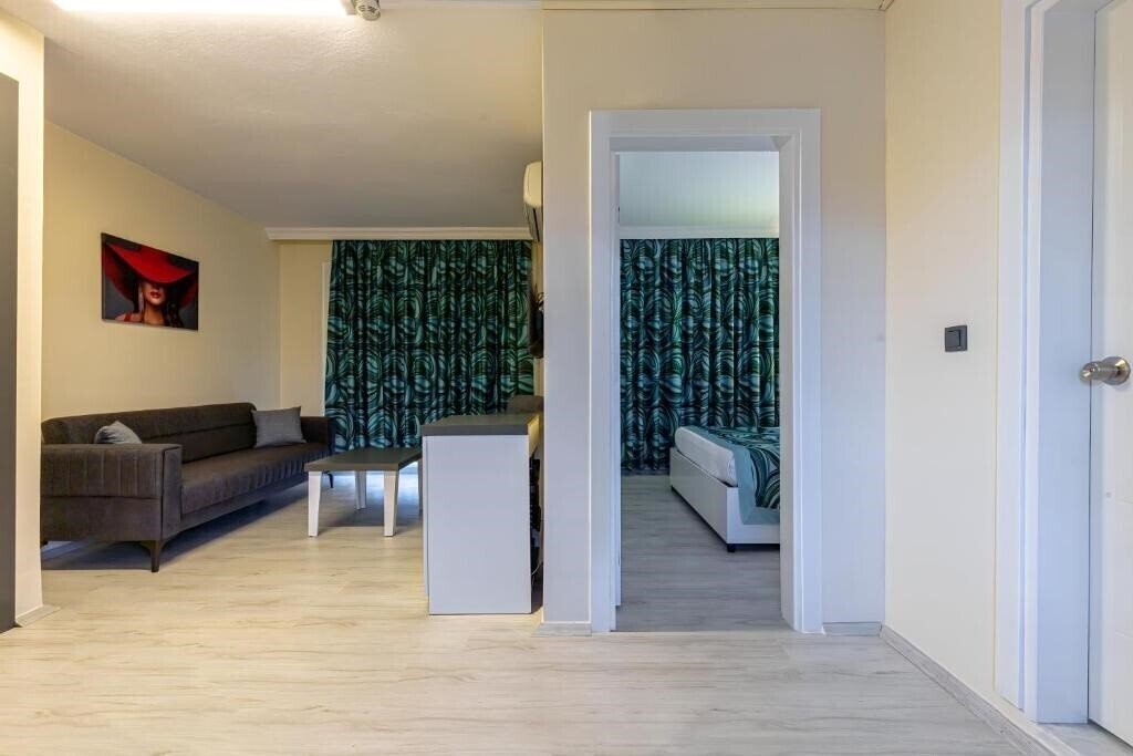 Картинка Meryam Deluxe Suit 3*