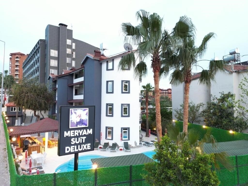 Отель Meryam Deluxe Suit 3*