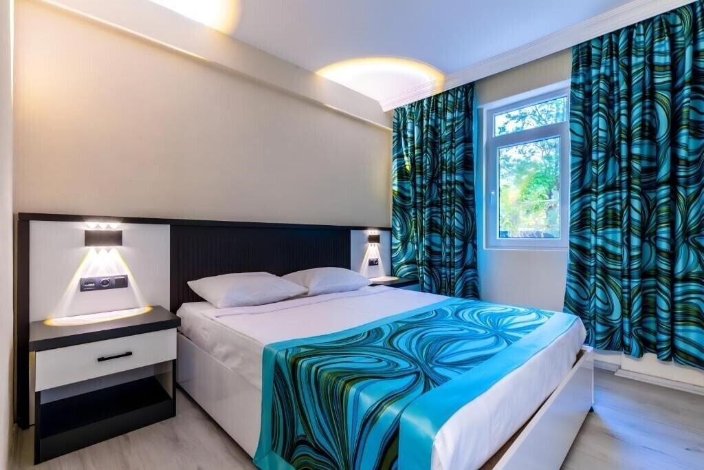 Фото Meryam Deluxe Suit 3*