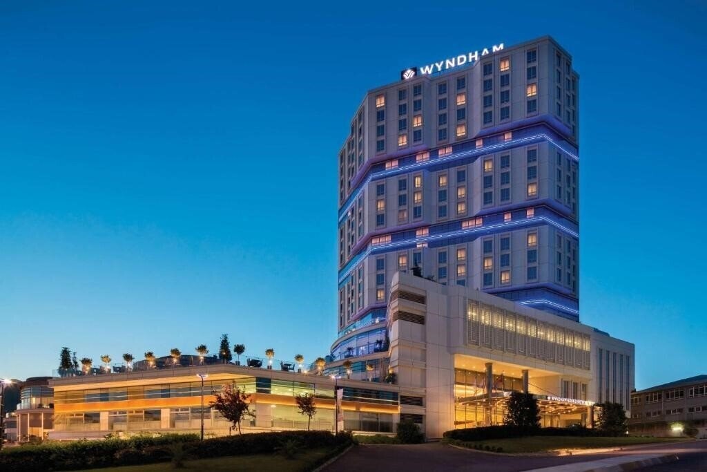 Готель Wyndham Istanbul Petek 5*