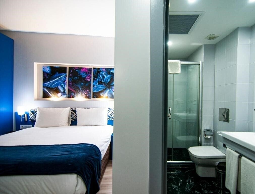 Фото Ambassador Hotel 3*