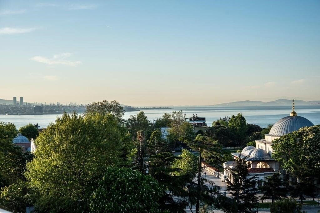 Зображення Ambassador Hotel 3*