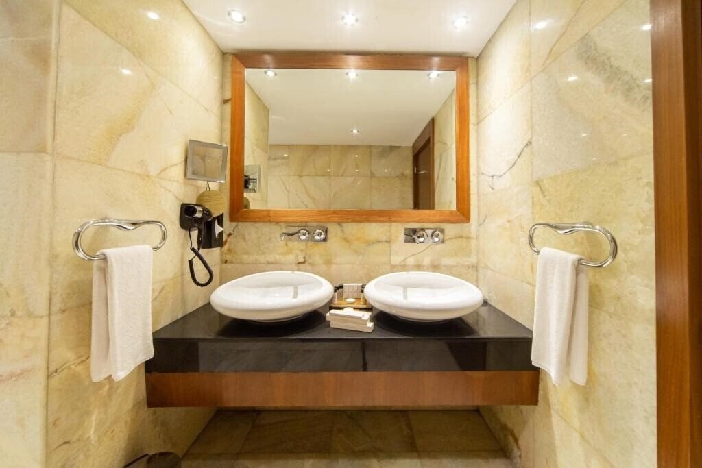 Зображення Crowne Plaza Harbiye 5*