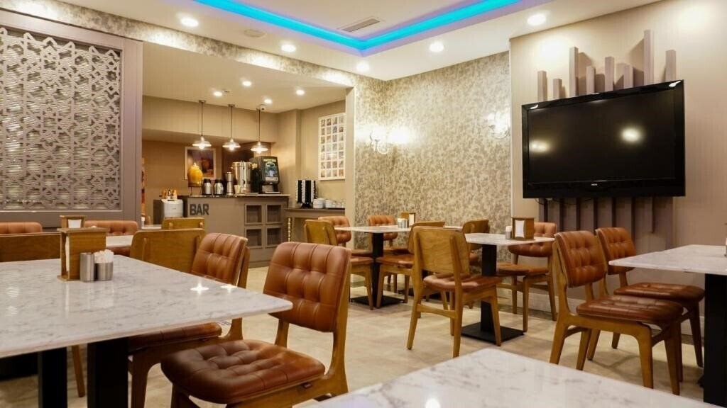 Картинка Raymond Hotel 3*