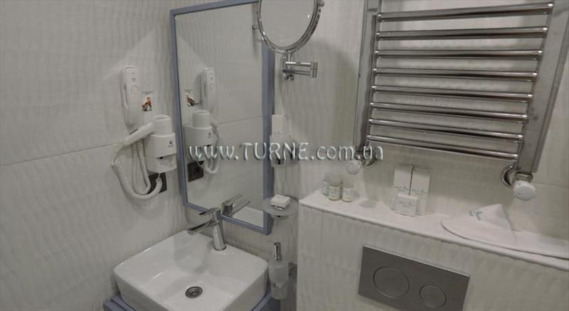 Фотографія Justinn Hotel 4*